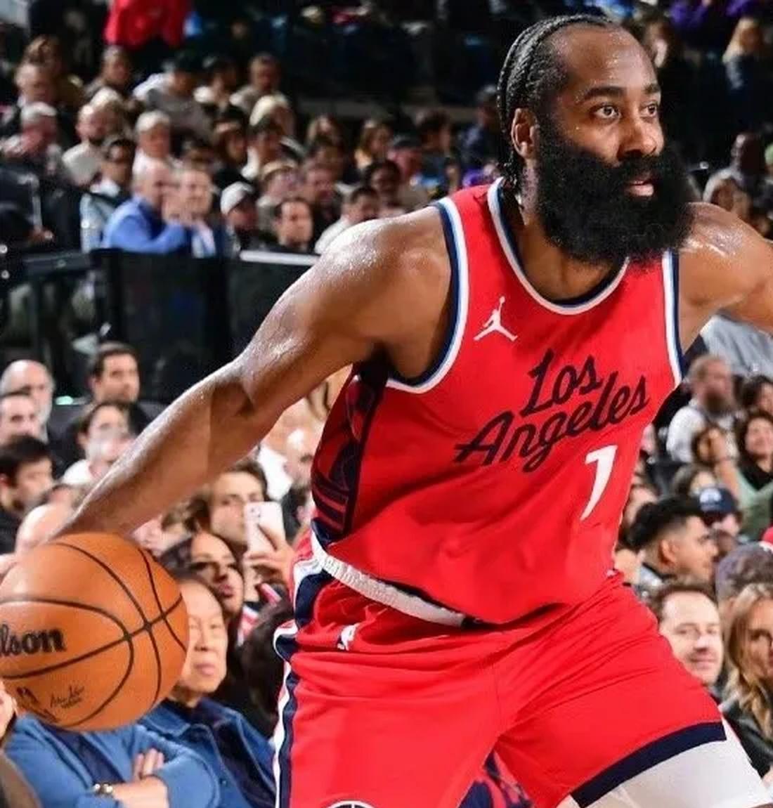 jiuyou-哈登回归赛场，比分优势明显首场状态亮眼，湖人观众沸腾！